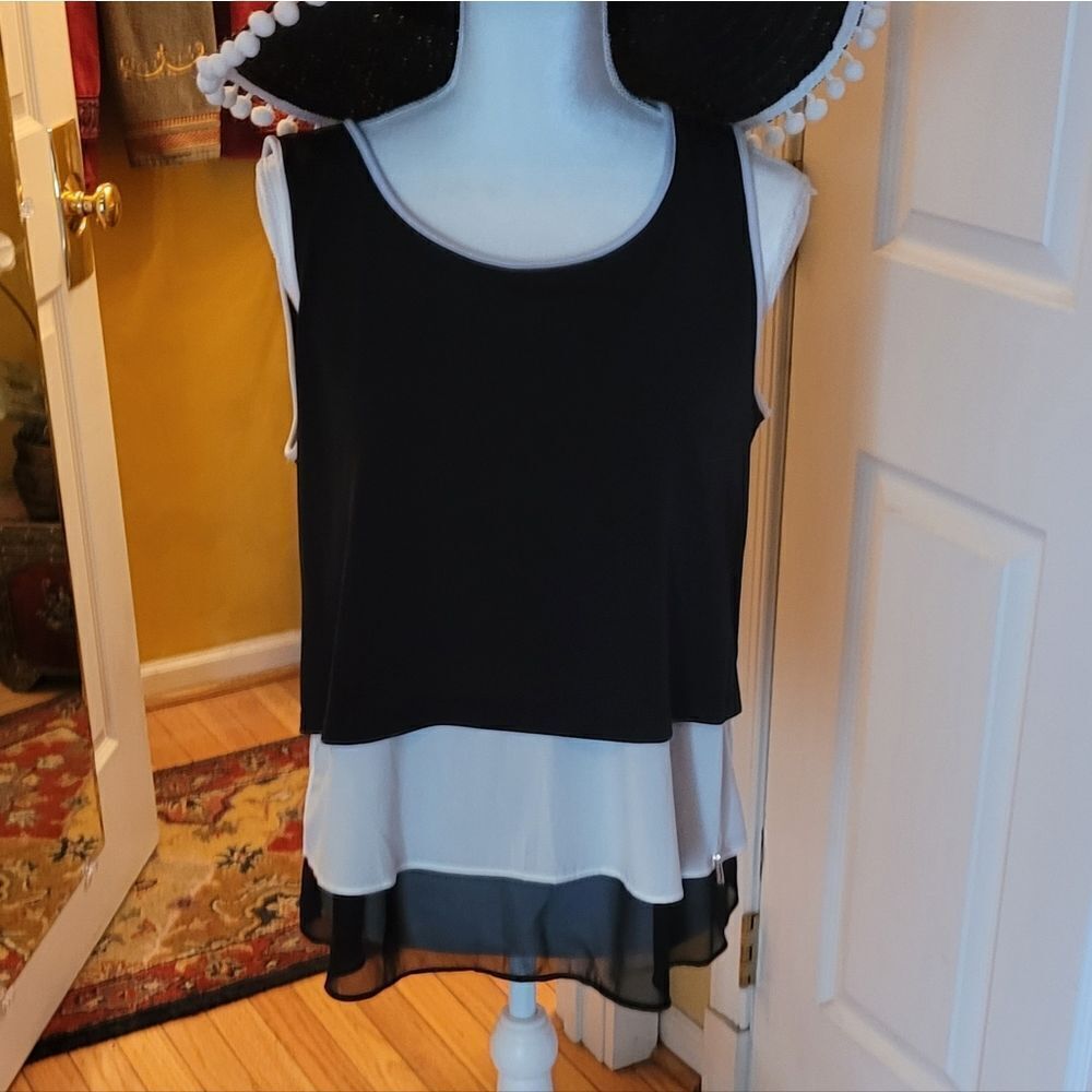 BLACK AND WHITE TOP WITH MATCHING HAT